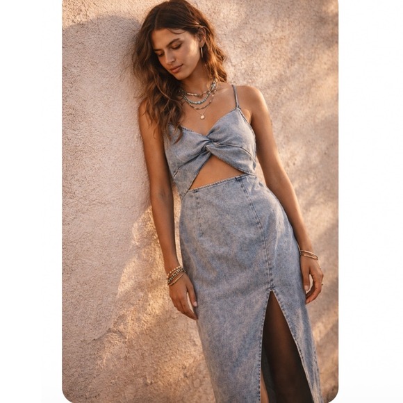 saints + secrets Dresses & Skirts - Saints + Secrets WOMEN XL Denim MIDI Dress Acid Wash‎ Twist Front Cutout Slit